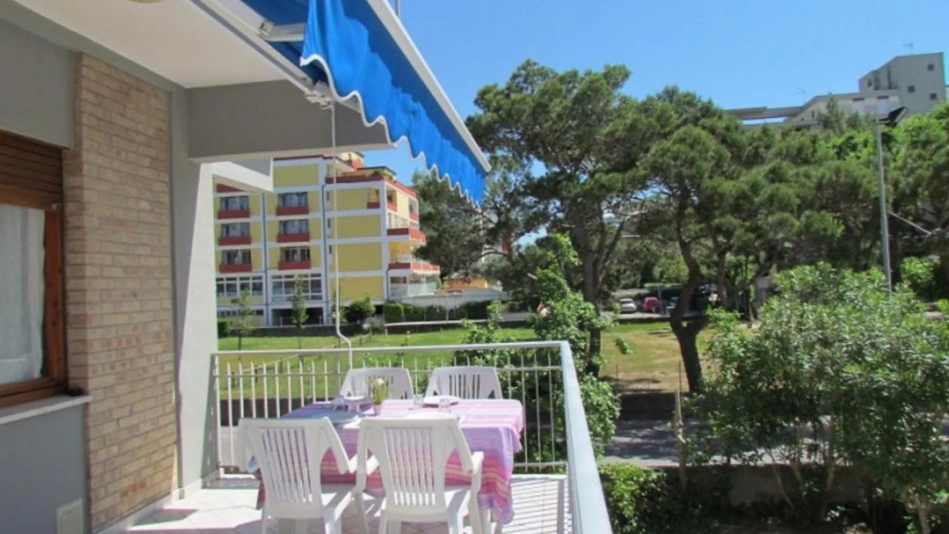 Space And Comfort With Private Beach Place Bibione Apartment