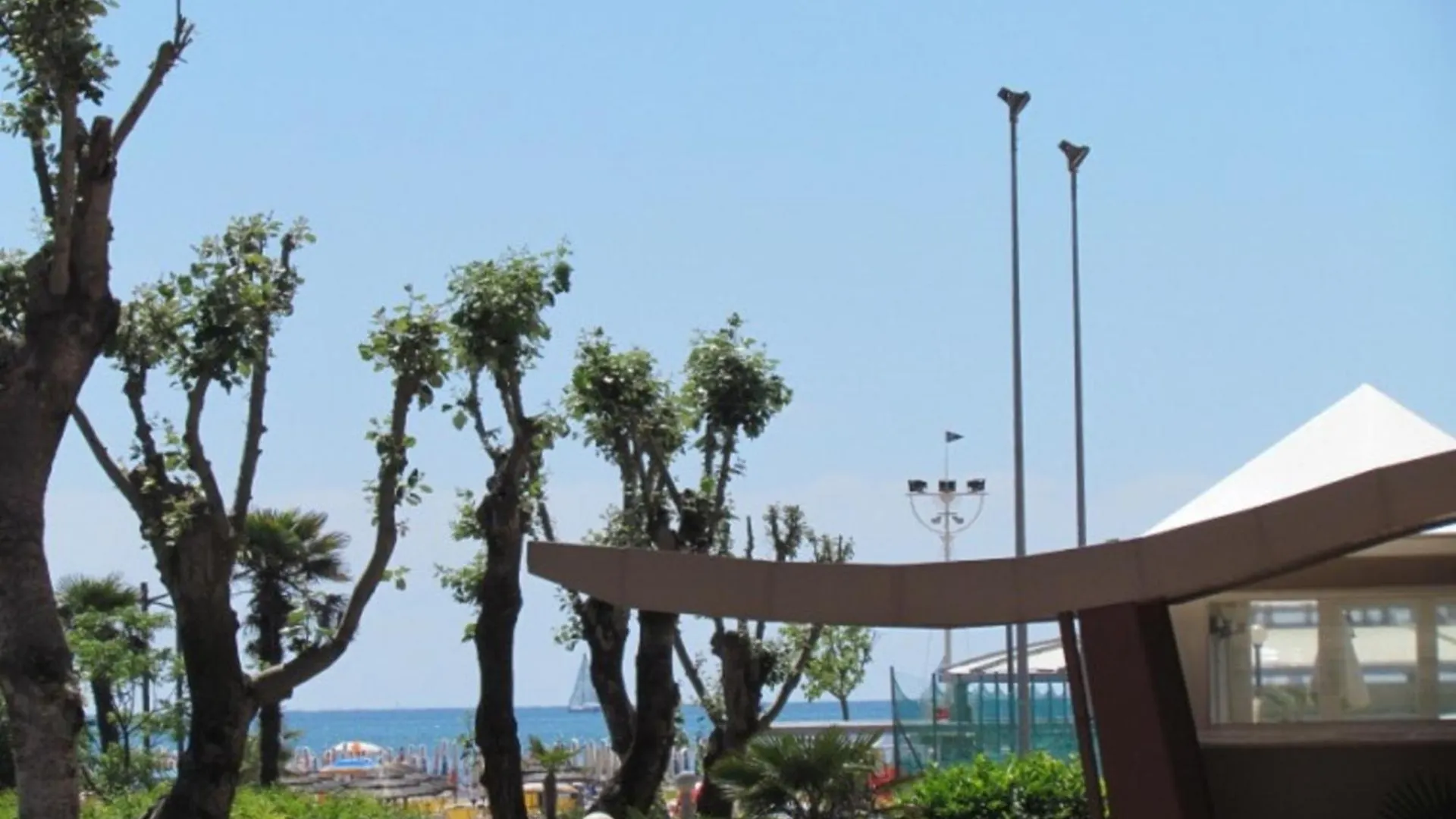 Space And Comfort With Private Beach Place Bibione