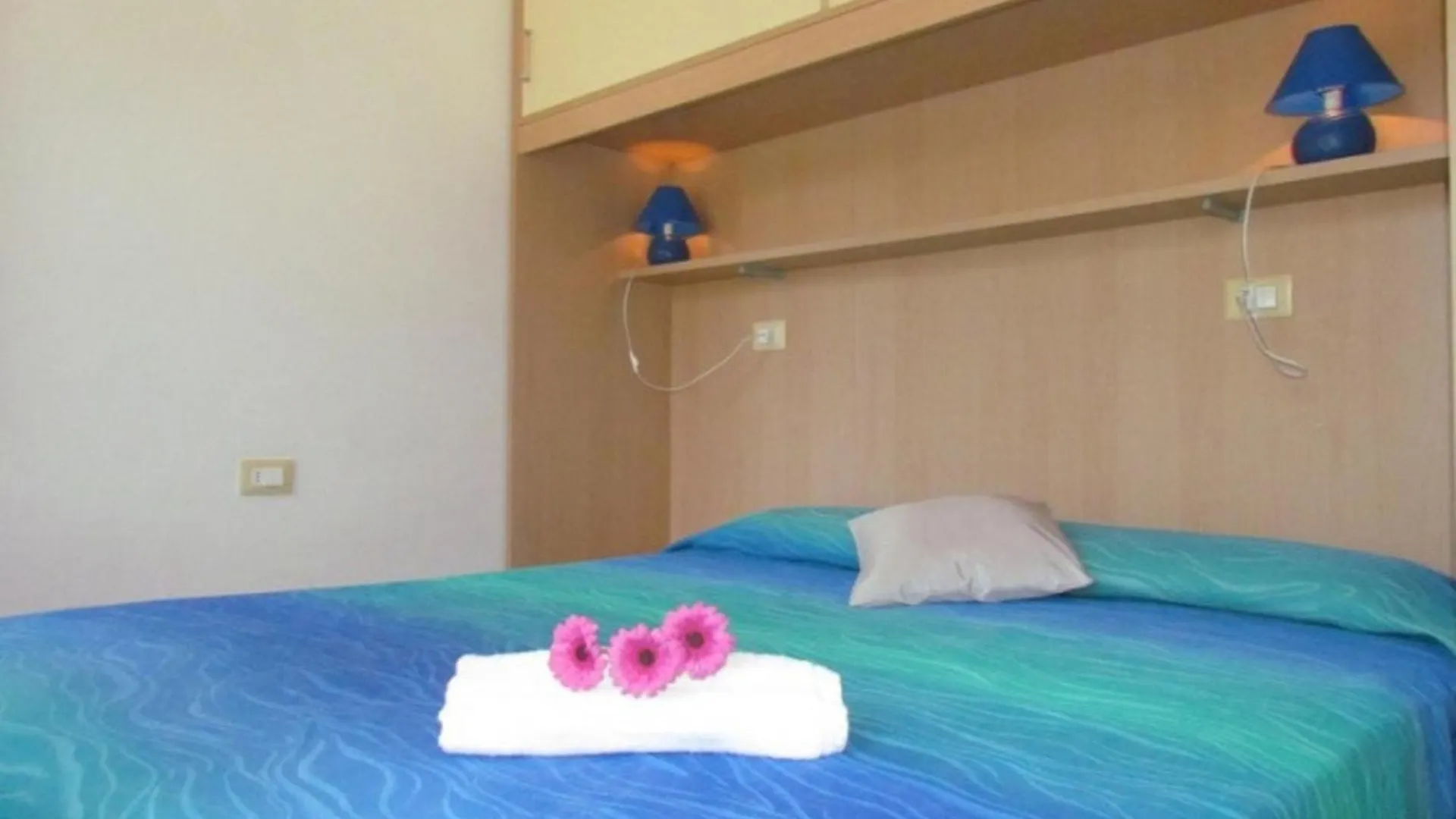 Space And Comfort With Private Beach Place Bibione Apartment