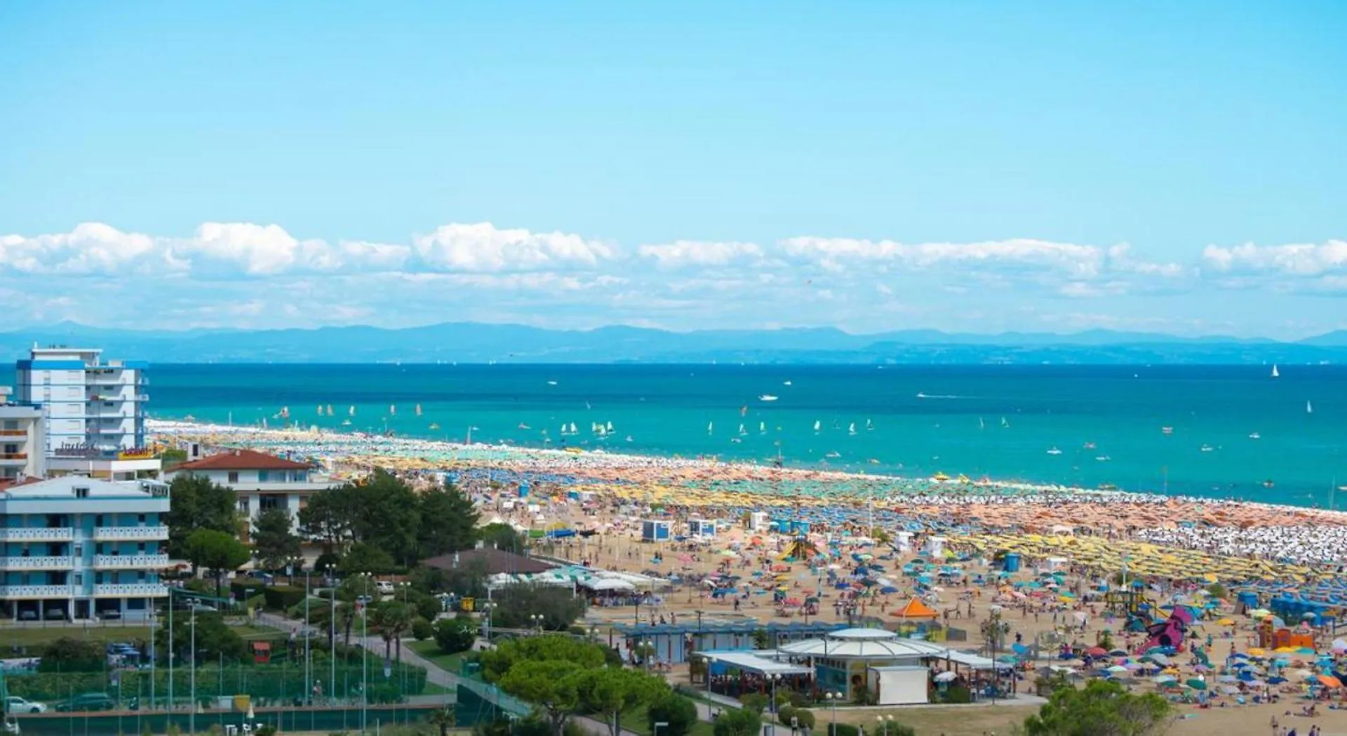 Space And Comfort With Private Beach Place Bibione