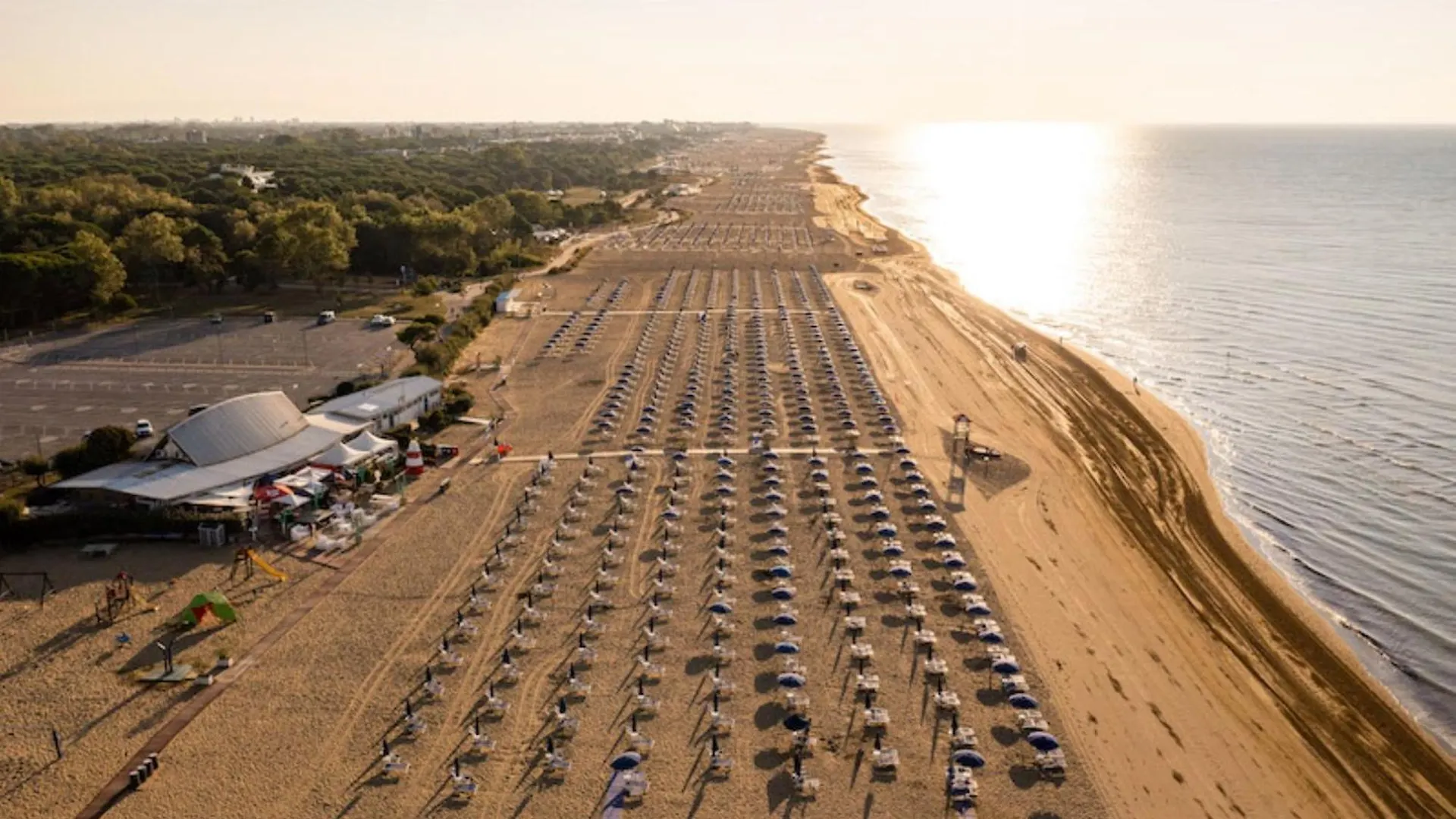Space And Comfort With Private Beach Place Bibione 0*,