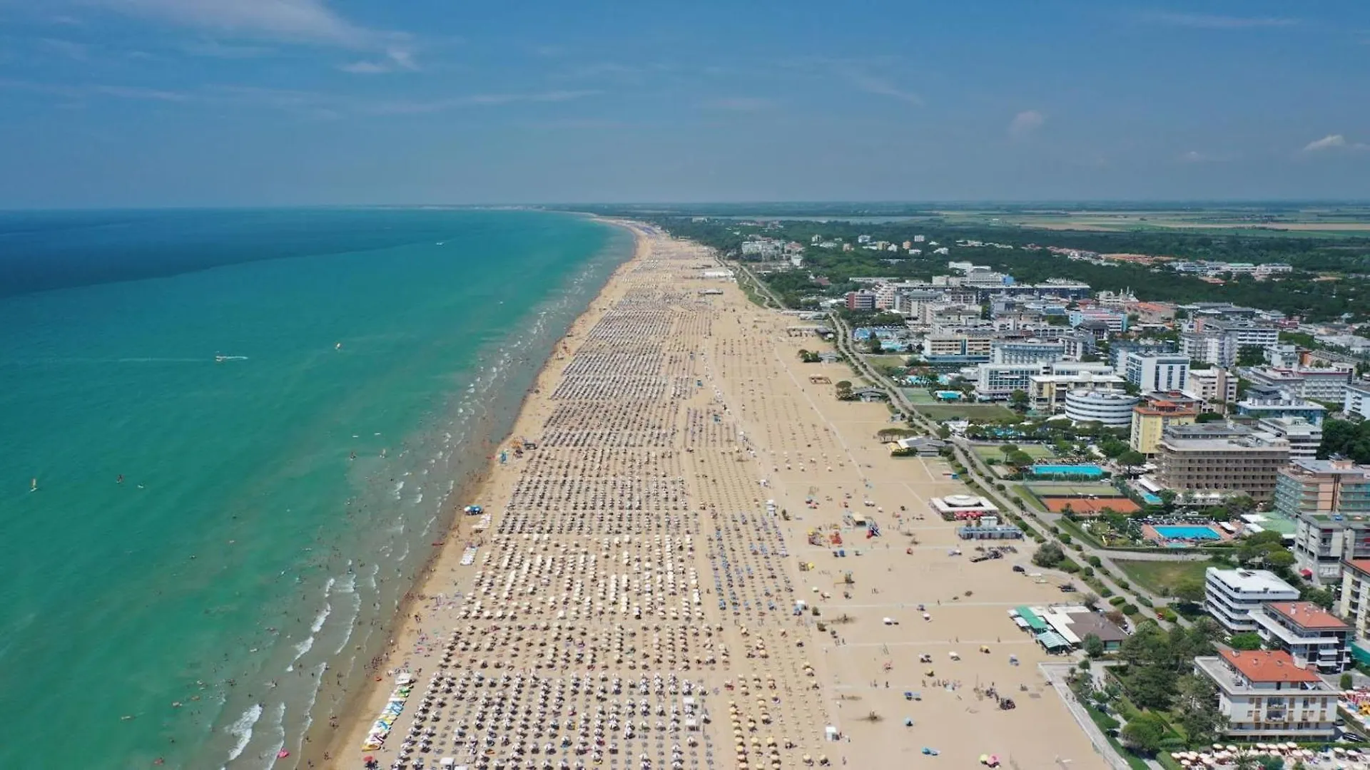 Space And Comfort With Private Beach Place Bibione Apartment