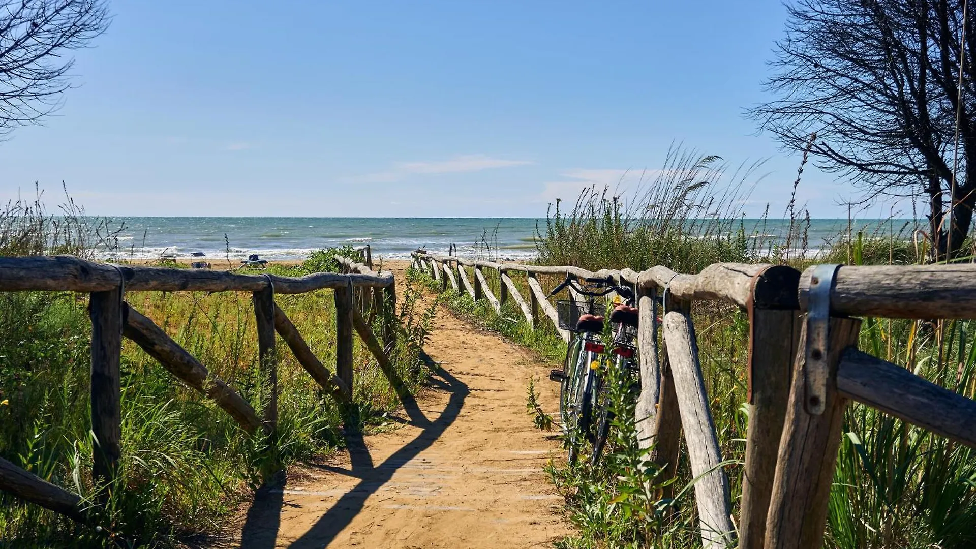 Space And Comfort With Private Beach Place Bibione Italy