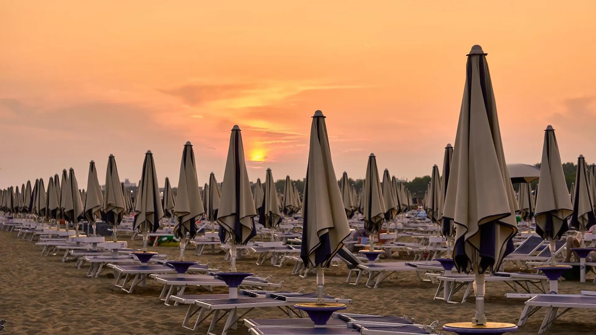 Space And Comfort With Private Beach Place Bibione Apartment